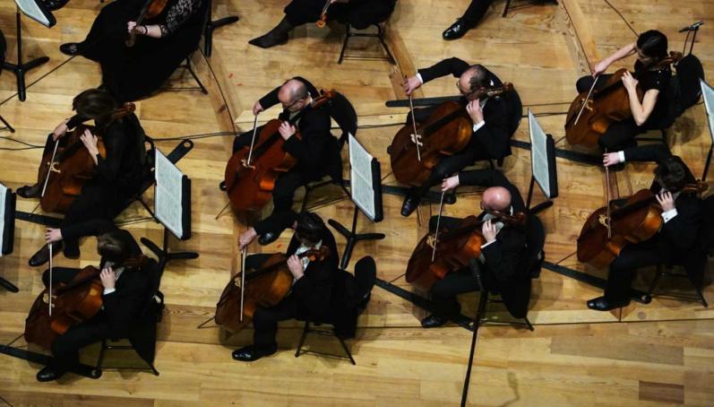 ENSEMBLE PUPITRE DE CHEF D'ORCHESTRE EN BOIS ET PUPITRES…