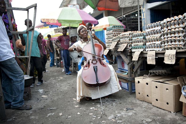  Joséphine Msimba-Mpongo de l’OSK au marché central de Kinshasa - © Vincent Boisot
