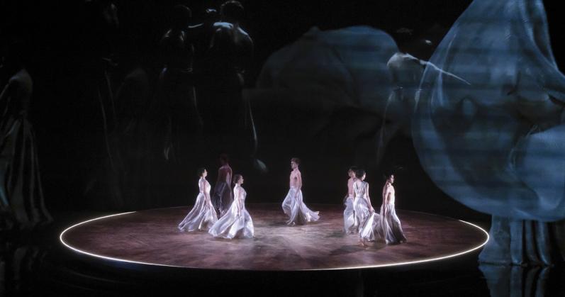 "Akhnaten" de Philip Glass, mis en scène et chorégraphié par Lucinda Childs et réalisé par l’Opéra de Nice.