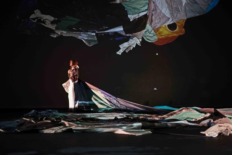 Camille dans Alarm Clocks de Robyn Orlin. Nuits de Fourvière, Lyon 2024